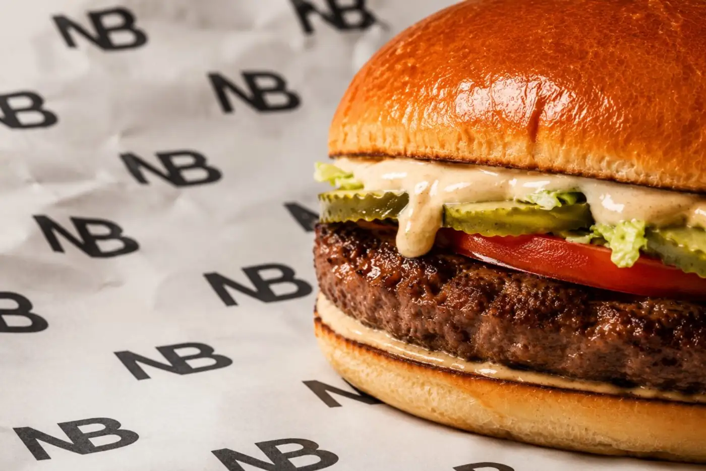 המבורגר NB BURGER על נייר ממותג